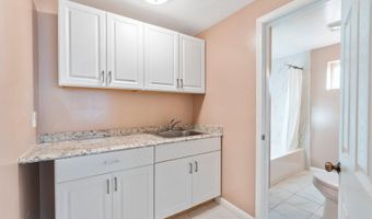 7852 OREANA Dr, Annandale, VA 22003