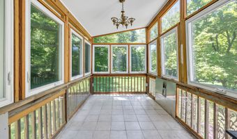 13 Hoyt Rd, Bethel, CT 06801