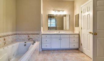 12 Braeburn Ln 12, Ashland, MA 01721