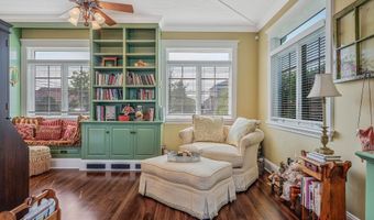 33 S Bay Ave, Amityville, NY 11701