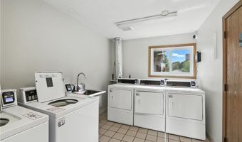 4 Pine Tree Dr 233, Arden Hills, MN 55112