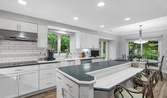 436 Shadowridge Ct, Ballwin, MO 63011