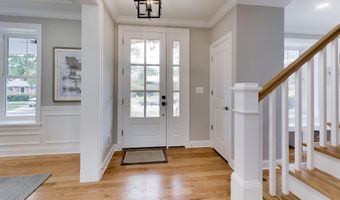 6410 WINNEPEG Rd, Bethesda, MD 20817