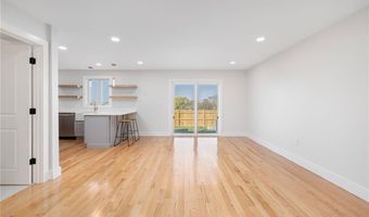 11 Gunning Ct, Middletown, RI 02842