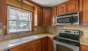 853 S West St, Agawam, MA 01030