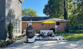 284 Kenilworth Dr, Akron, OH 44313