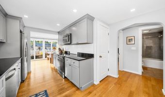 37 Hillcrest Ave, Beverly, MA 01915