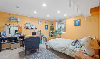 5929 AVON Dr, Bethesda, MD 20814