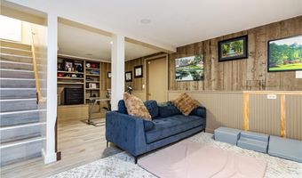 41 Mount View Ave, North Kingstown, RI 02852