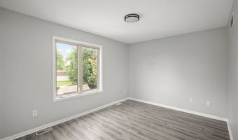 1107 Rosewood Dr, Altoona, IA 50009