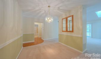 902 Woodlea Ct, Asheville, NC 28806