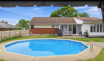 11 James Dr, Albany, NY 12211