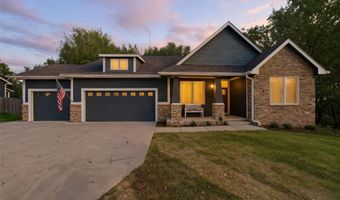820 Greenwood Hills Dr, Adel, IA 50003