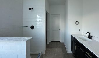 10915 Bop Ln, Adkins, TX 78101