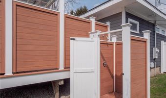 100 Renfrew Ave, Middletown, RI 02842
