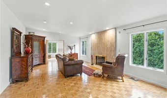 129 Valerie Ct, Cranston, RI 02921