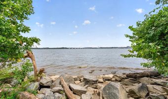 6010 BANGOR Dr, Alexandria, VA 22303