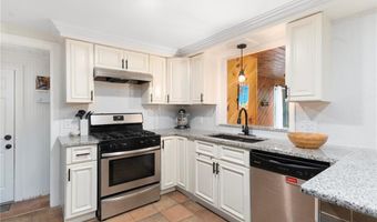 37 Charles St, Barrington, RI 02806
