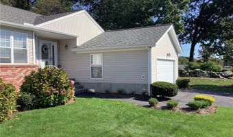 33 Hunters Run, North Providence, RI 02904