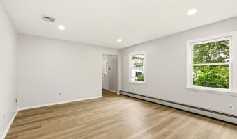 829 Mizzen Ave, Beachwood, NJ 08722