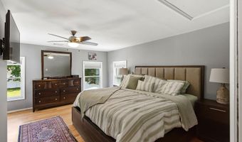 45 Compton St, Belford, NJ 07718