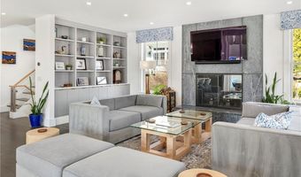 592 Tuckerman Ave, Middletown, RI 02842