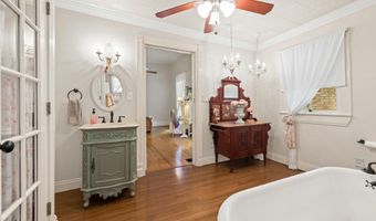 8916 Eastwood Dr, Abbeville, LA 70510