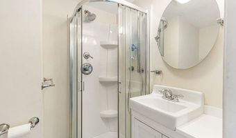 6 MacAlder St, Narragansett, RI 02882
