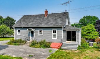 17 Main St, Albion, ME 04910