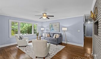 2538 Arnold Dr E, Charlotte, NC 28205