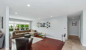 18 W Appletree Ln, Arlington Heights, IL 60004