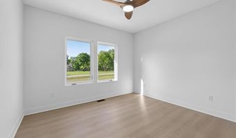 422 NE Lakota Dr, Adrian, MO 64720