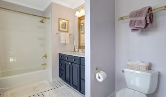 1114 N HARRISON St, Arlington, VA 22205