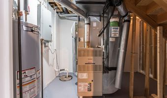 1366 N Bay Dr, Ann Arbor, MI 48103