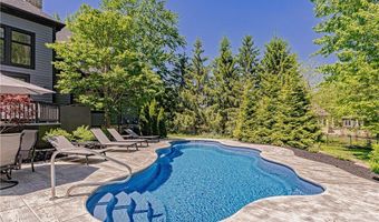 560 Club Dr, Aurora, OH 44202