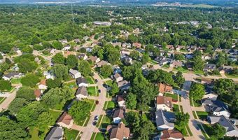 800 Eaglebrooke Dr, Ballwin, MO 63021