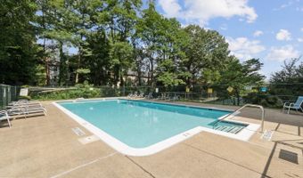 2059 HUNTINGTON Ave 111, Alexandria, VA 22303
