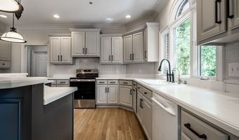 10571 Chatham Ct, Carmel, IN 46032