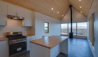 8 Quonset Way, Carson, NM 87517