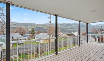 1103 3rd St, Asotin, WA 99402