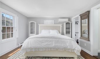 24 Barney St, Newport, RI 02840