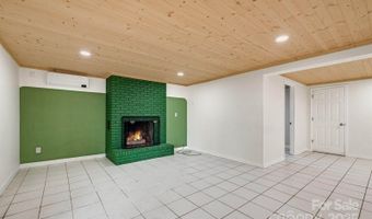 1 Glen Cove Rd, Arden, NC 28704