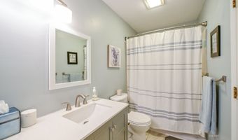 7673 Woodmere Dr 27, Athens, OH 45701