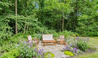 447 Farm Rd, Arlington, VT 05250