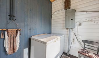107 W High St, Ashley, OH 43003