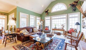 708 Town And Country Dr, Adel, GA 31620