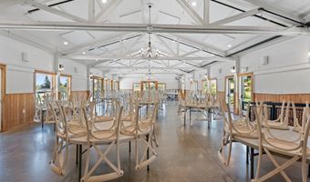 21338 OAK Ln, Aurora, OR 97002