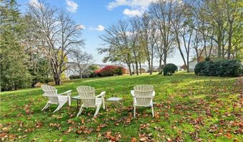 44 Bliss Mine Rd 4, Middletown, RI 02842