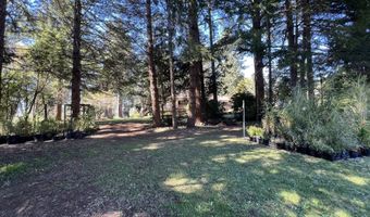 925 7TH St, Brookings, OR 97415