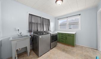 606 N 3rd St, Beresford, SD 57004